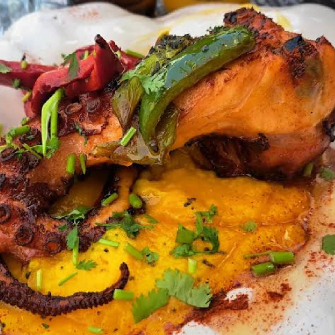 Pulpo guisado con mojo picante en Los Pinchitos, San Andrés