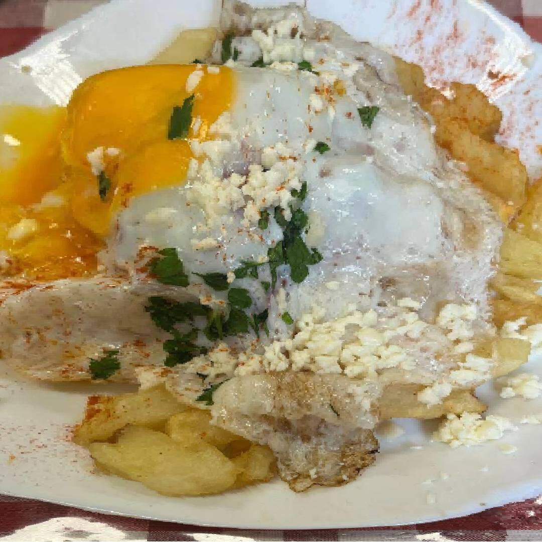 Huevos estampidos con chorizo canario en La Gula, La Laguna