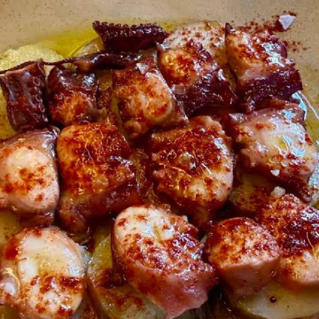 Pulpo tierno con papas arrugadas en Makila, La Laguna