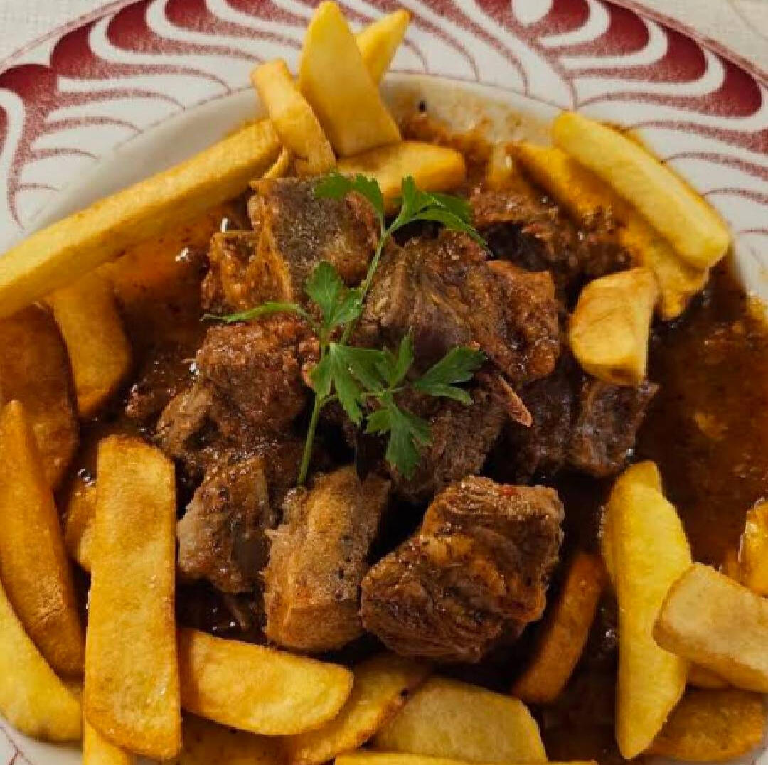 Carne de cabra compuesta en El Mesón del Norte, Buenavista